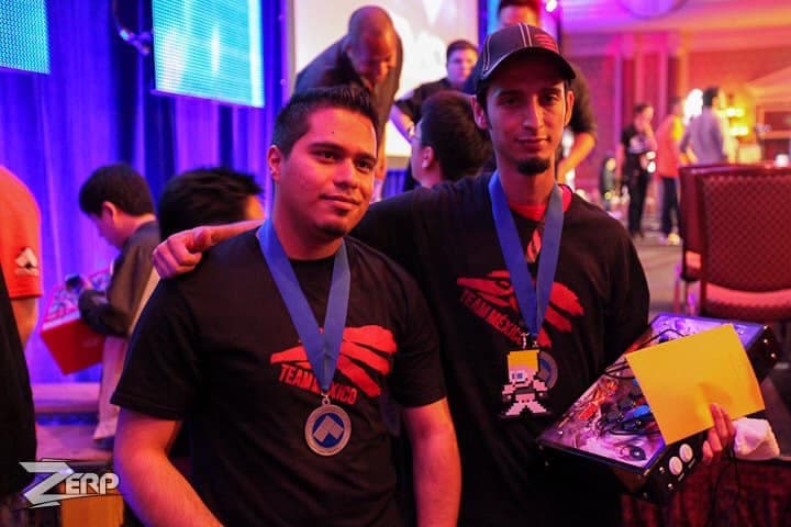 Romance (derecha) y Bala (izquierda) en Evolution 2012