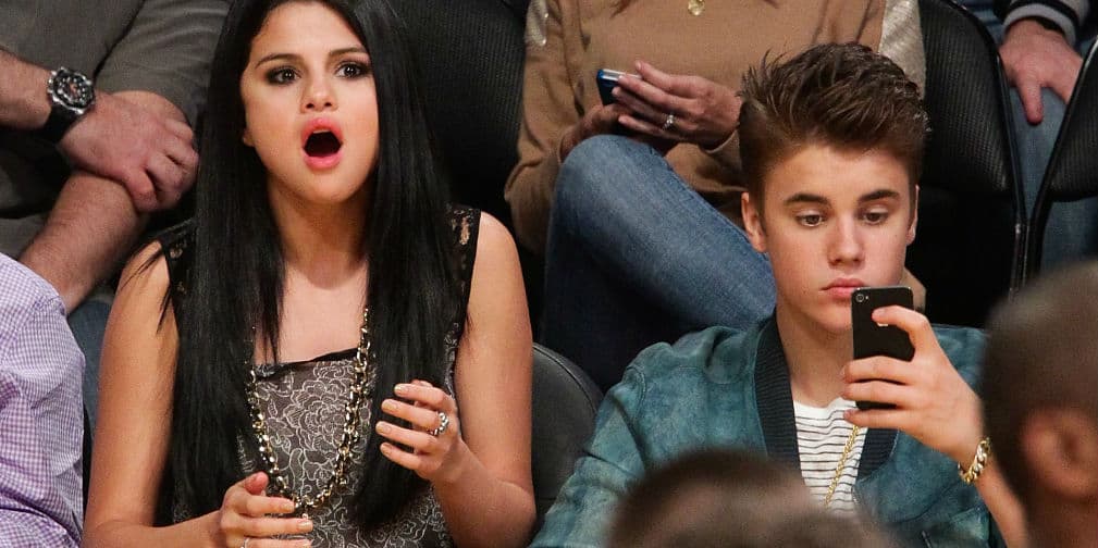 4. Selena Gomez y Justin Bieber: Él rentó todo el Staples Center en L.A. para cenar y ver Titanic con la cantante.