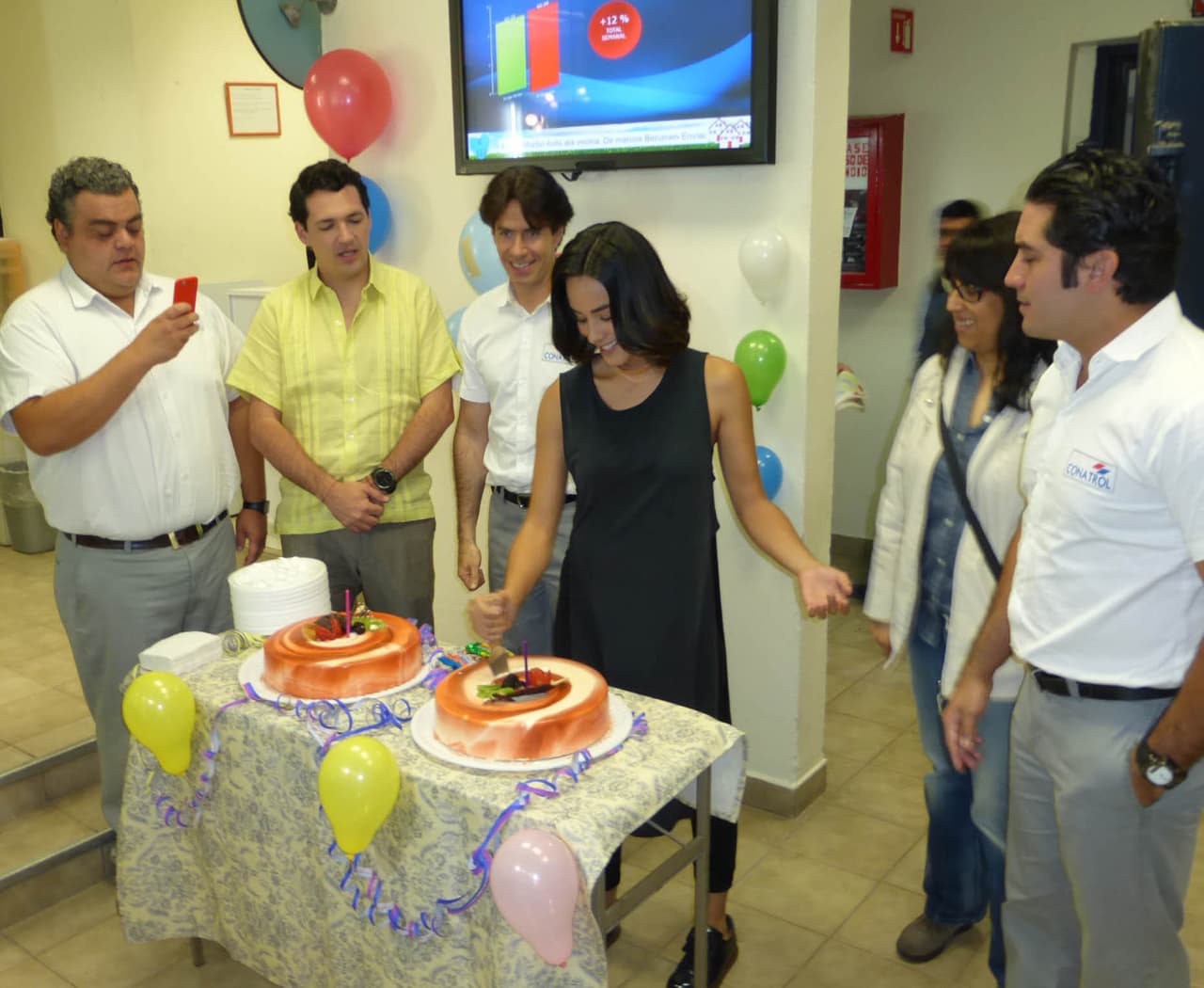 Esmeralda Pimentel festejó su cumpleaños con elenco y producción de 'La Vecina'