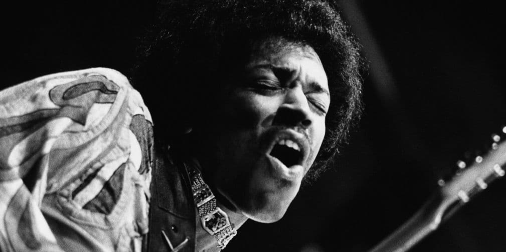 10. Jimmy Hendrix: Murió en 1970, tras ahogarse con su propio vomito, después de una sobredosis accidental de pastillas.