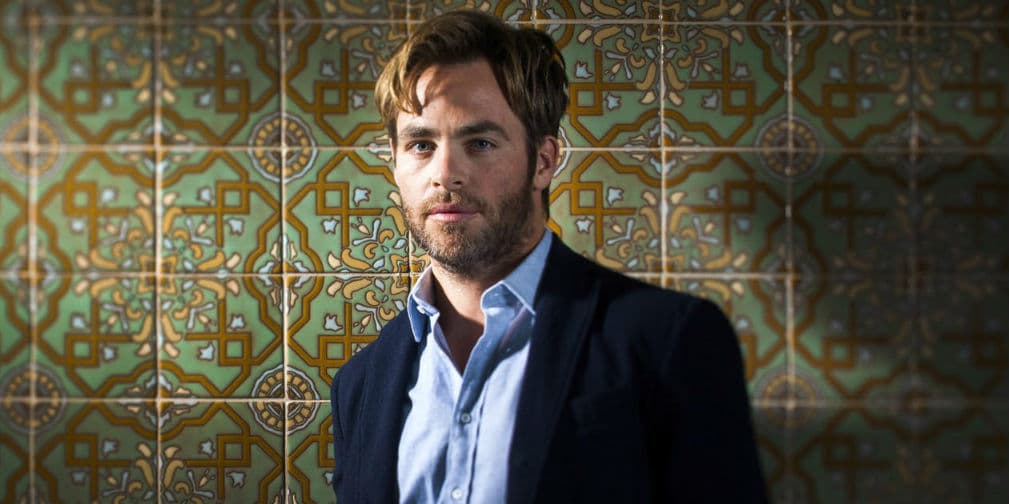 10. Chris Pine: ¡Tiene todo! Es un rubio de ojos celestes, con un cabello maravilloso y un buen cuerpo.
