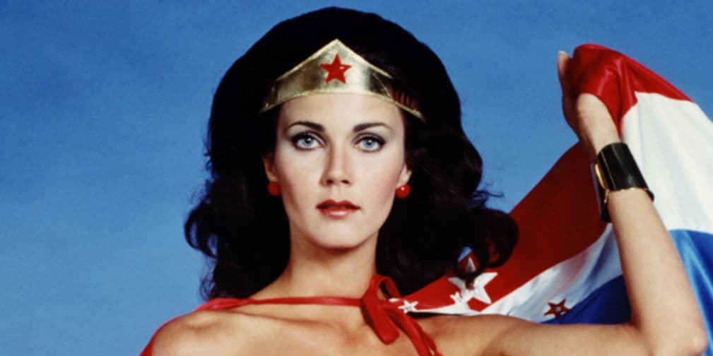 9. Lynda Carter: Fue otra actriz que sufrió el destino de ser recordada po un personaje, el de Mujer maravilla.