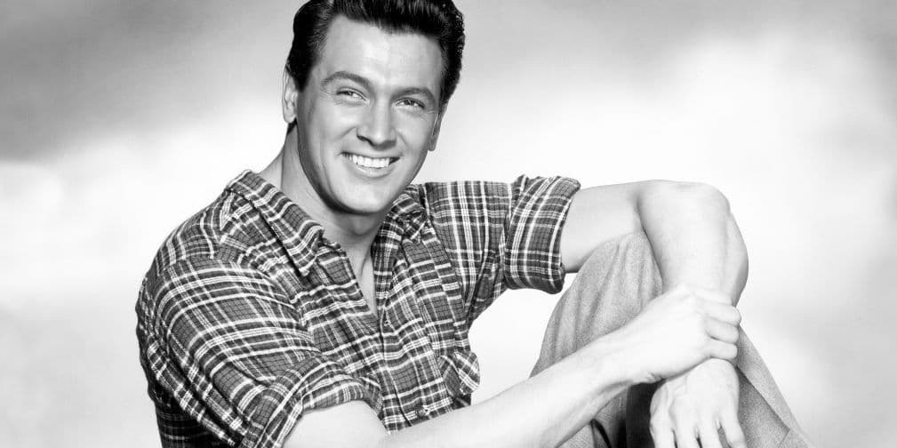 6. Rock Hudson: Galán de Hollywood que en julio de 1985, además de confesar ser gay, admitió que tenía VIH,