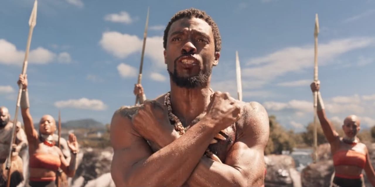 Internet se enfada por un suéter de Black Panther