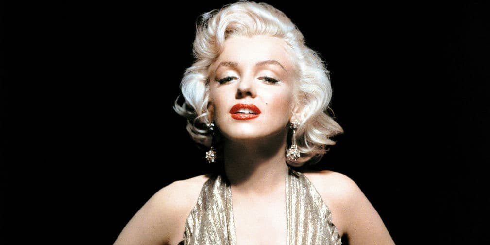 2. Marilyn Monroe (1926 a 1962): Fue encontrada con el estómago lleno de barbitúricos. La autopsia dio como resultado un suicidio.