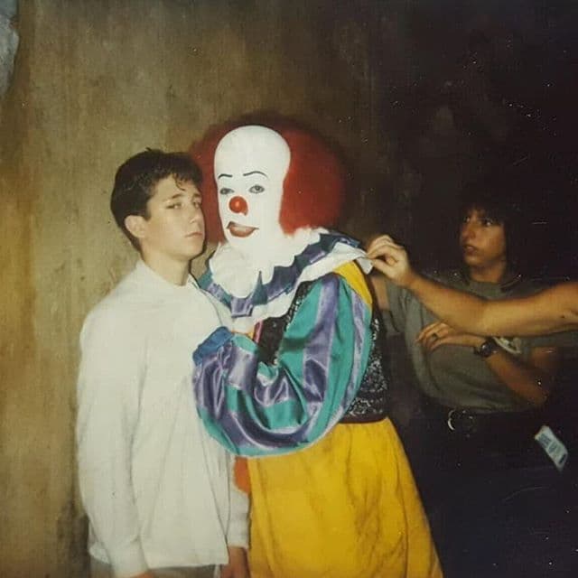 En 1990 se estrenó la adaptación televisiva de ESO (IT). Aquí vemos a Tim Curry y Ben Heller.