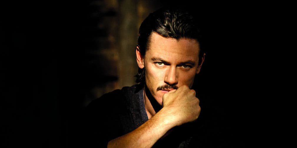 A los 17 años se trasladó a Cardiff, donde estudió bajo la supervisión de Louise Ryan, maestro de canto.