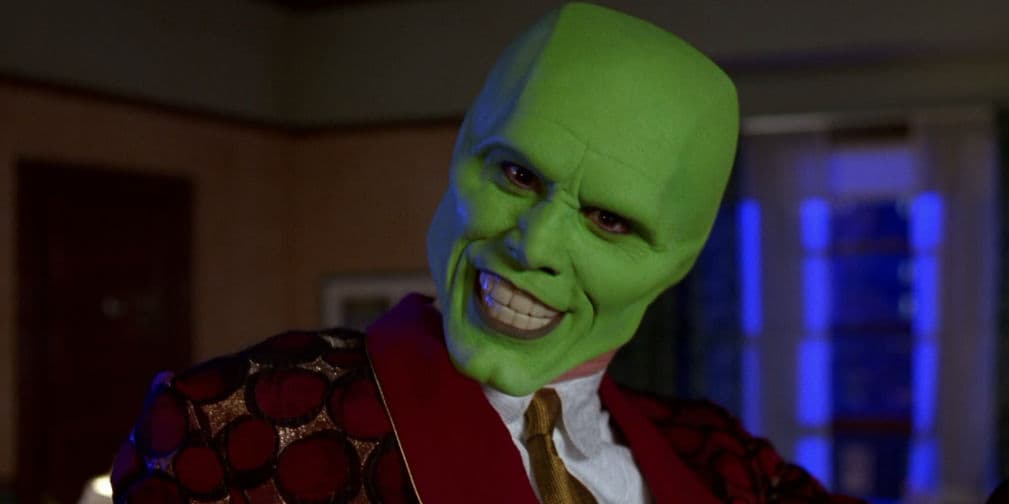 The Mask (1994): Stanley Ipkiss encuentra una misteriosa máscara que lo vuelve un curioso personaje de piel verde.