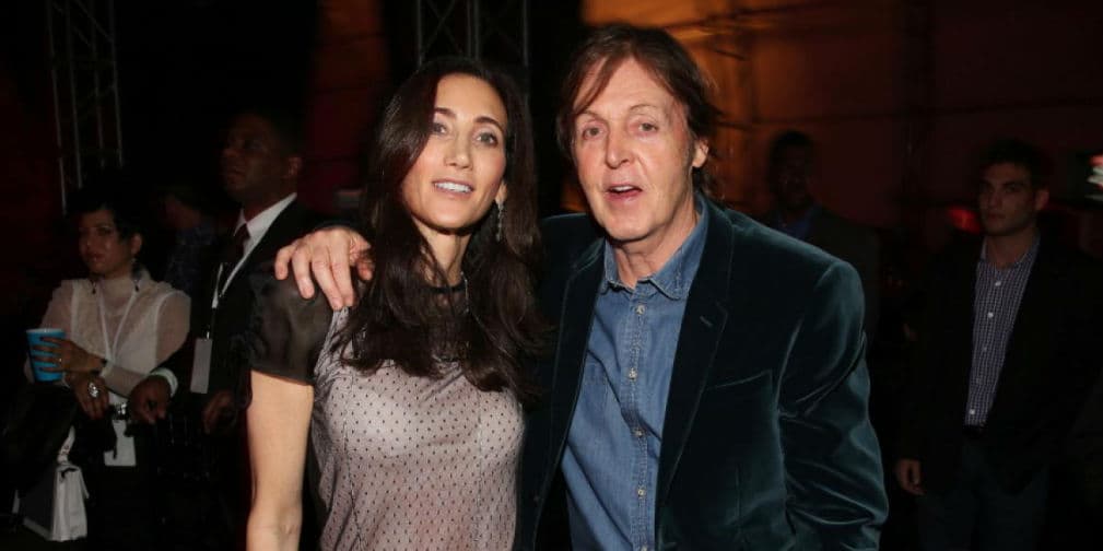 6. Paul McCartney y Nancy Shevell: Su hija, Stella McCartney, estudió a una universidad pública y ella misma se pagó la matrícula.