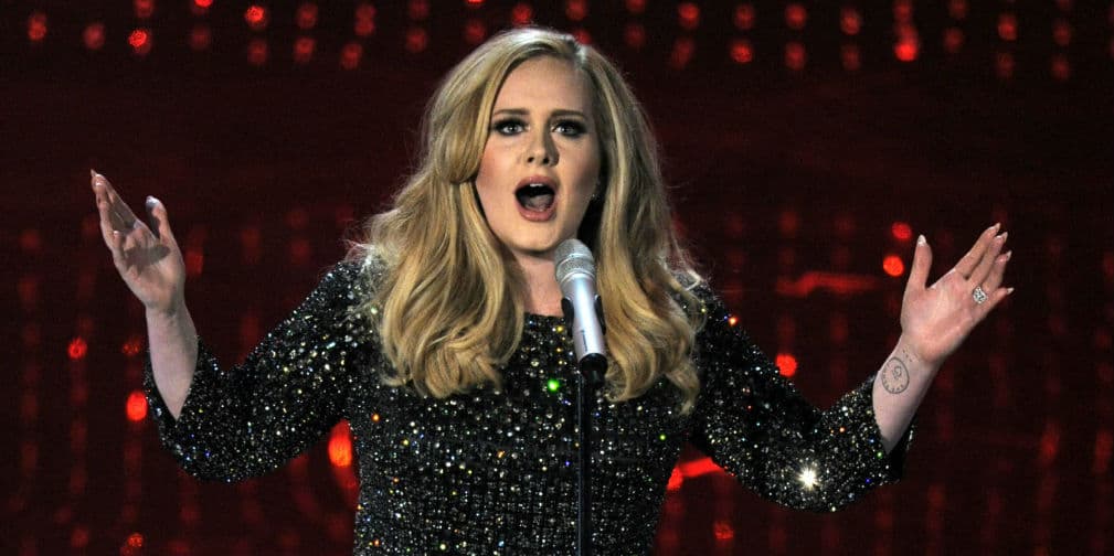 15. Adele: Es un ídolo mundial, pero la vocalista más famosa sufre de pánico al estar sobre un escenario.