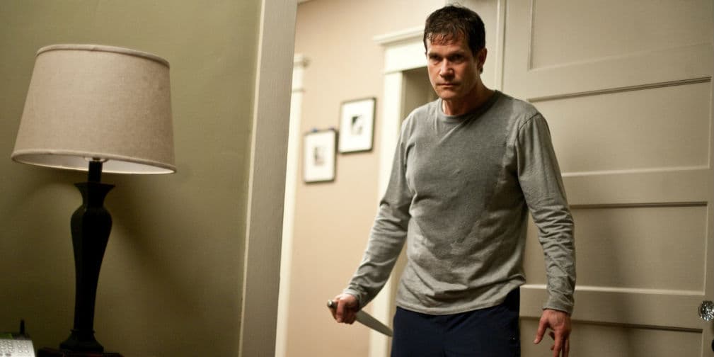 9. The Stepfather (2009): Él parece el padre y esposo perfecto para todos, excepto para un joven, quien sospecha que no es el hombre que aparenta ser.