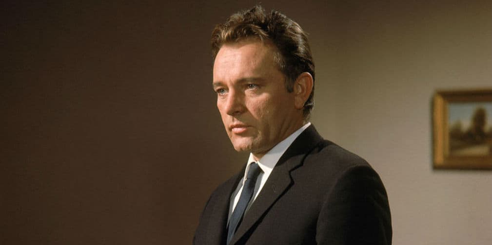 9. Richard Burton: Cuando tenía 17 años, fue adoptado por un maestro de su escuela, Phillip Burton.
