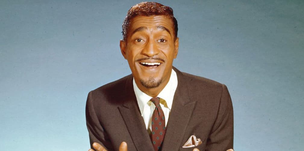 8. Sammy Davis Jr: Uno de los cantantes más famosos de los 50s y 60s, intentó quitarse la vida en 1959.
