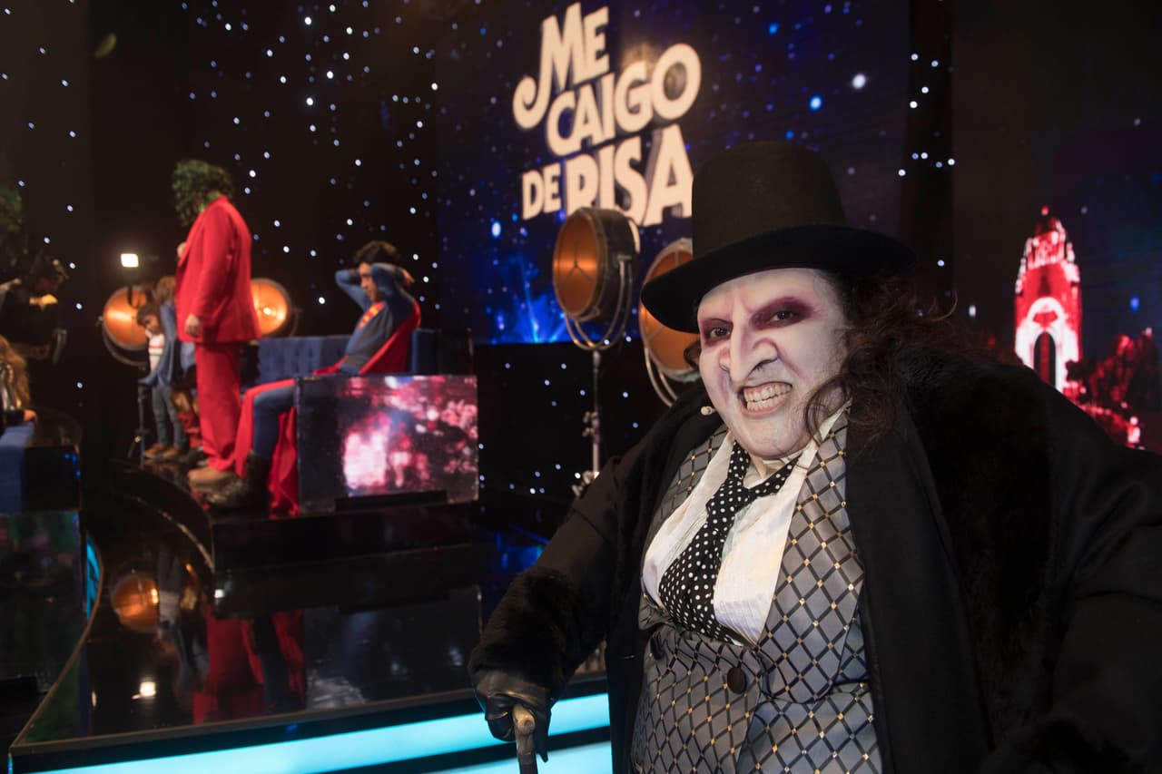 "La Trajinera" nos recordó la interpretación que hizo Danny DeVito de Oswald Cobblepot.