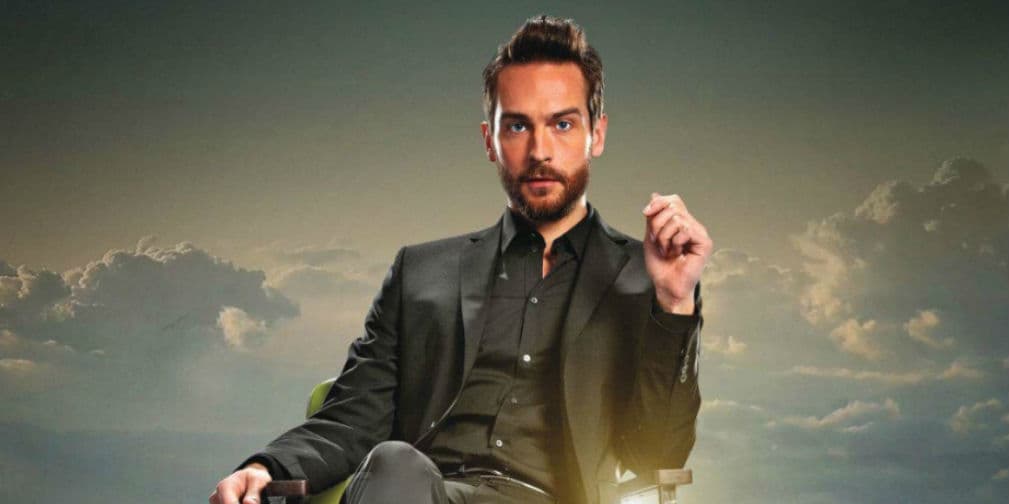 En 2014, Tom se casó con su novia, la actriz Charlotte Coy.