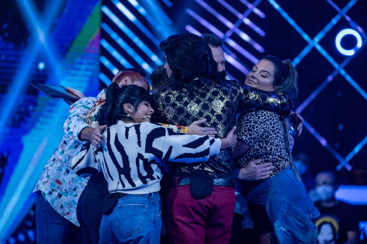 Albertano recibió un abrazo de la familia disfuncional.