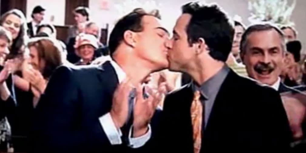 Ted (2012): Reynolds se quiere ligar a Mila Kunis en esta irreverente comedia sobre un oso maloso.