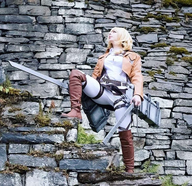 También ha encarnado personajes nuevos, como el de Annie Leonahart de Shingeki no Kyojin.