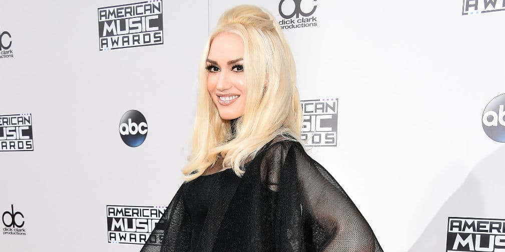 4. Gwen Stefani (American Music Awards): Mucha transparencia y terminó luciendo como Morticia Adams.