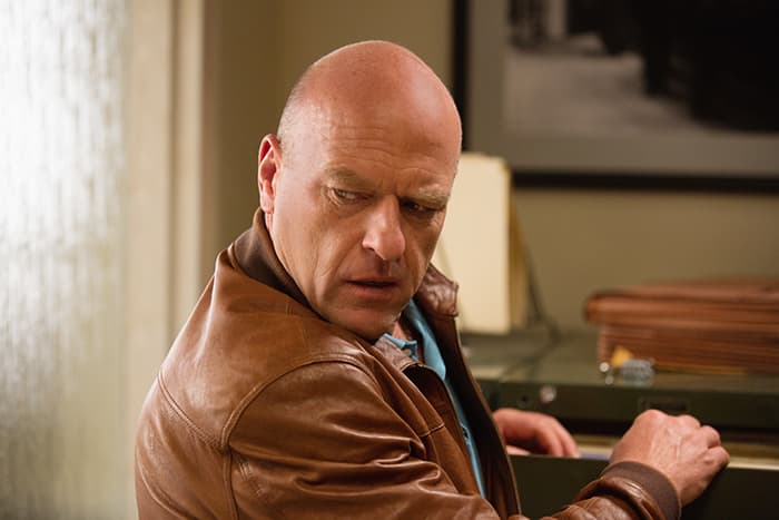 Dean Norris es James Rennie