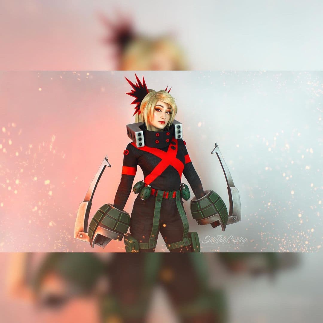 Este cospay es una representación fiel del traje tradicional de Bakugo, que ahora es conocido en My Hero Academia como Dynamight, el dios de la explosión mortal.