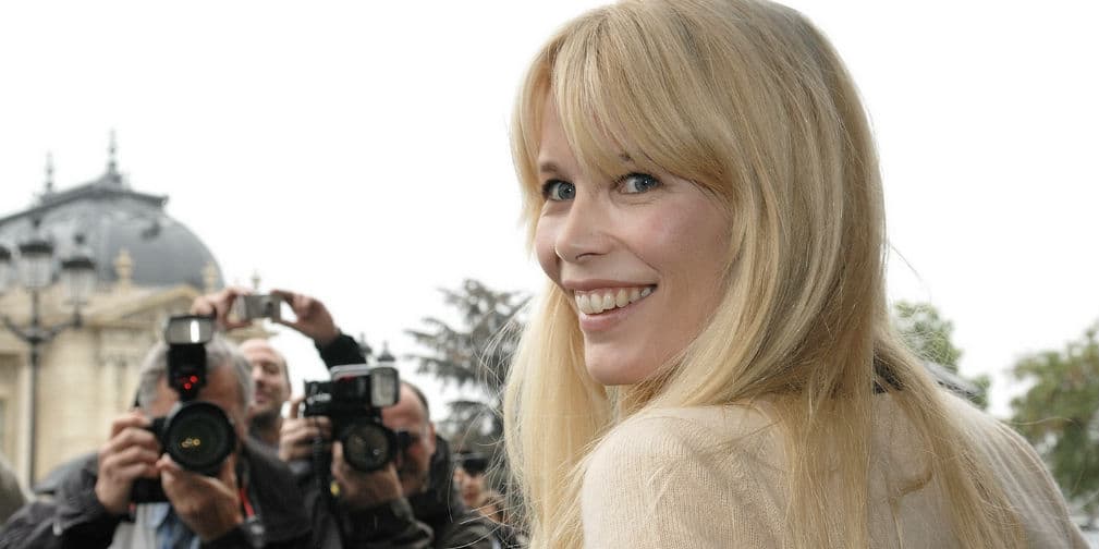 4. Claudia Schiffer: En 1998, competía a través de los medios con su colega Naomi Campbell y dijo: esa rastrera sinvergüenza merece ser muerta a patadas por un asno... y yo soy justo la indicada para hacerlo.