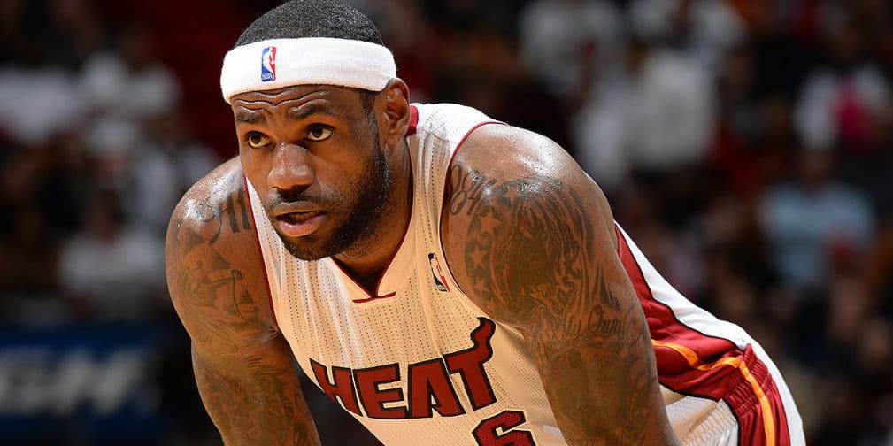 5. LeBron James: Este jugador del Miami Heat gana más de 30 millones de dólares al año, sin embargo no le gusta dejar propinas.