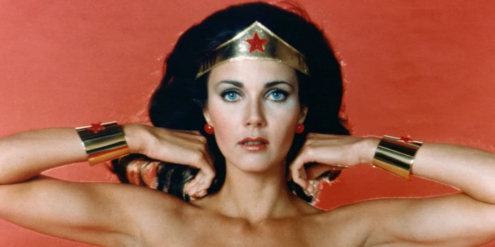 5. Lynda Carter: Famosa por su papel de la Mujer Maravilla, esta actriz es hija de una inmigrante mexicana.