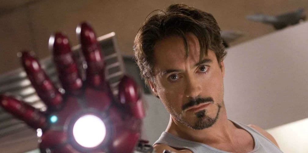 A finales de 2006, Downey Jr. fue seleccionado para asumir el papel de Tony Stark, en Iron Man.