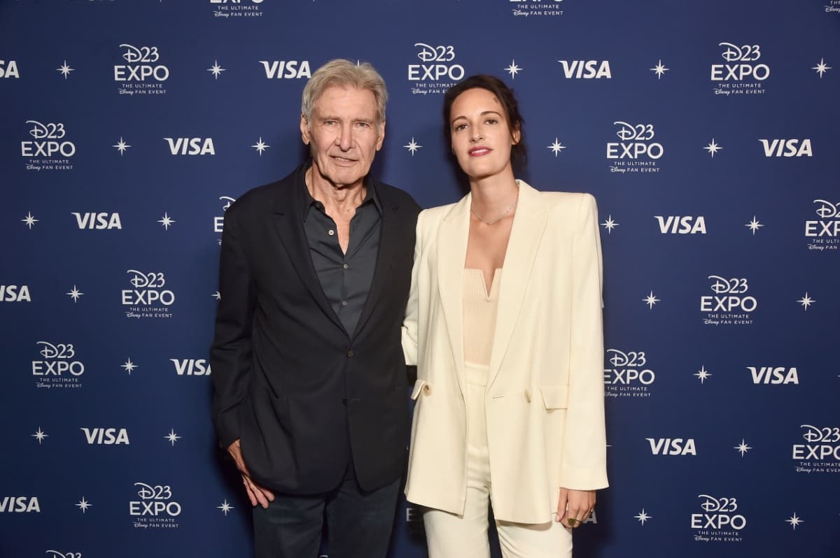 Harrison Ford y Phoebe Waller-Bridge en la D23 Expo 2022.