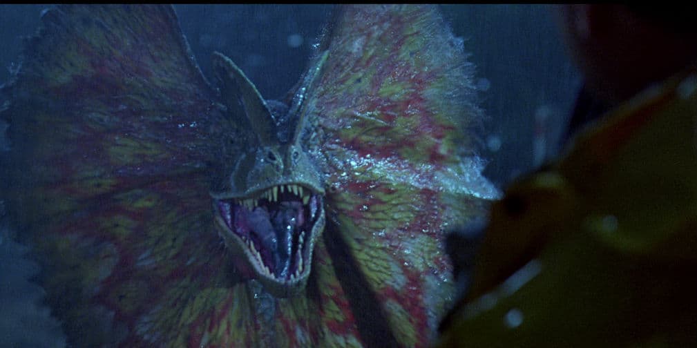 Dilophosaurus (Jurassic Park 1): vivió hace aproximadamente 200 y 190 millones de años, extremadamente venenoso.