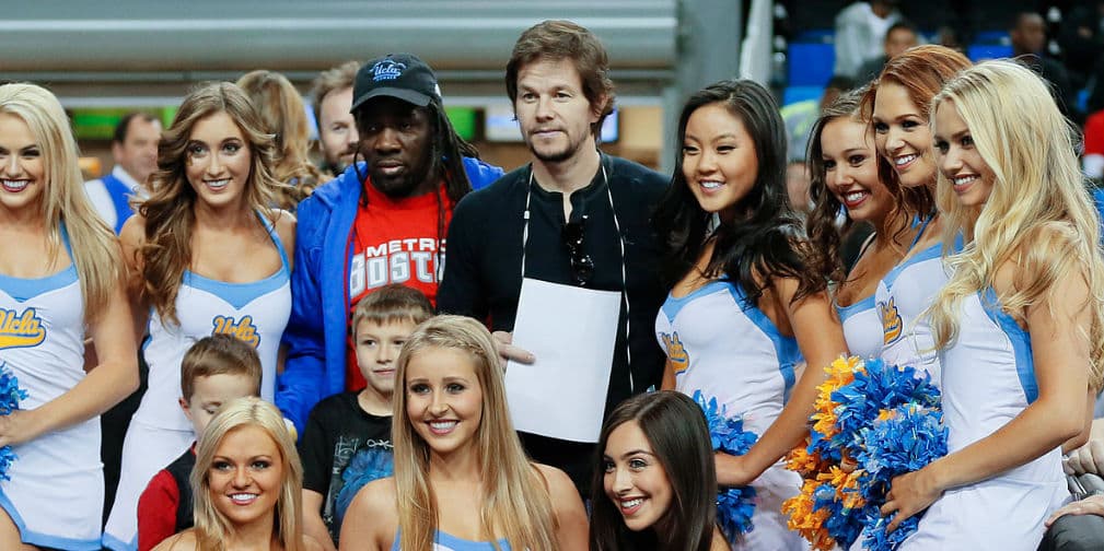 7. Mark Wahlberg: Esta estrella de Hollywood es un acérrimo fan de los Boston Celtics. ¡Suertudas porristas!