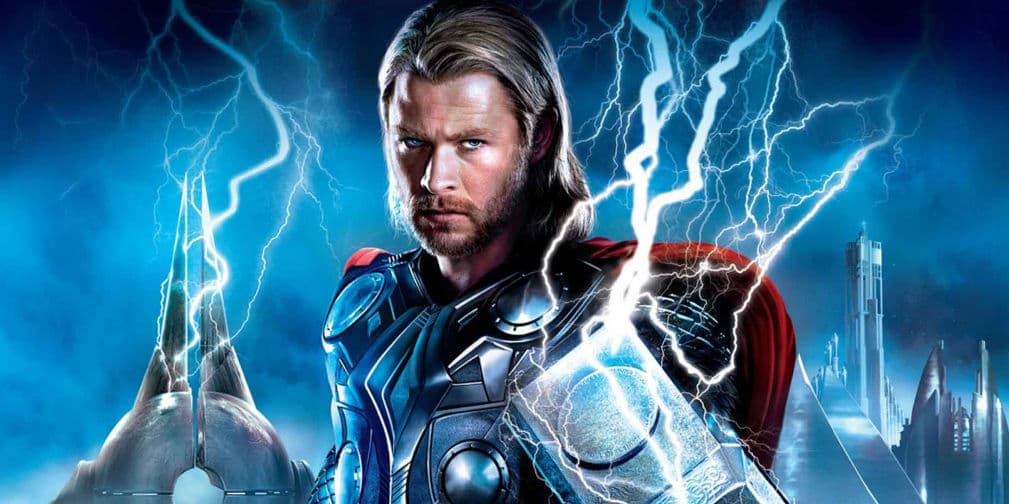 2. Chris Hemsworth: Con el físico que tiene, el papel de dios nórdico le va perfecto. ¿Quieren ver su martillo?