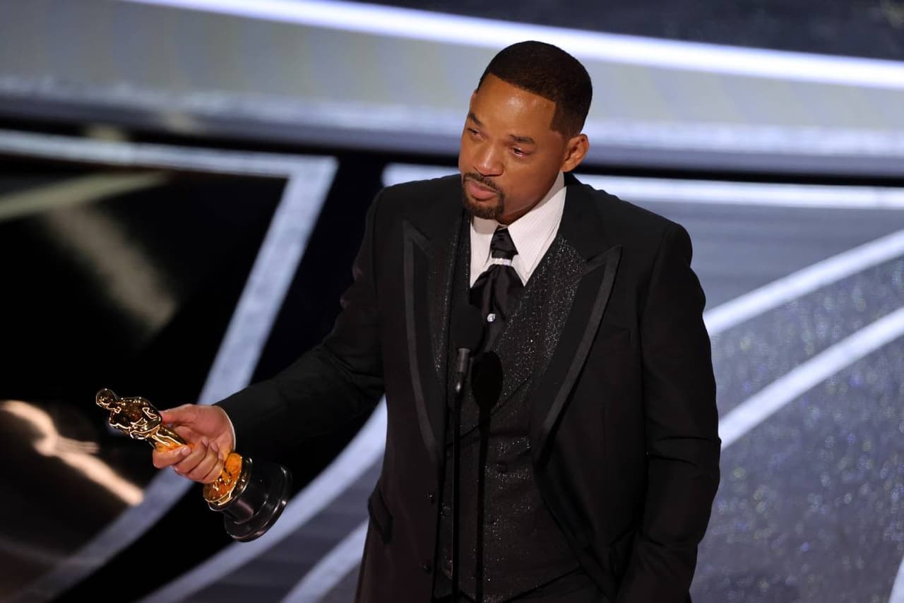Entre lágrimas, Will Smith recibe el premio Oscar a mejor actor 2022