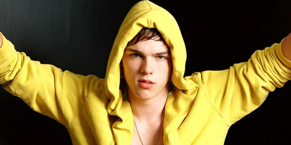 Asistió a la Ranelagh Church of England School, pero la dejó a los 12 años para enfocarse en su carrera de actor.