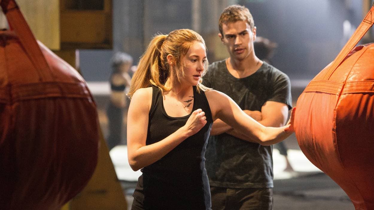 Shailene Woodley y Theo James en la película 'Divergente'.