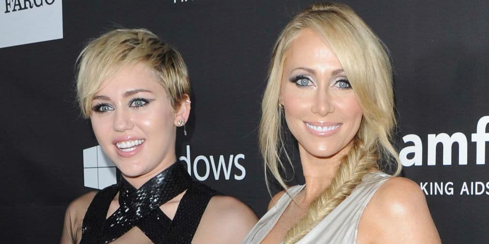 9. Miley Cyrus: La polémica cantante y su madre Tish son las mejores amigas. ¿De tal palo tal astilla?