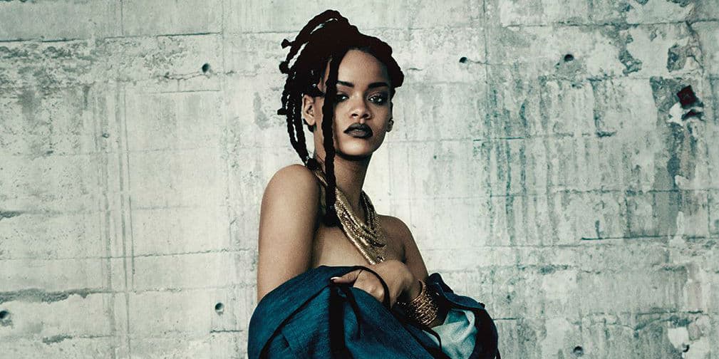 2. Rihanna: Se reveló que pagó a un investigador de Ovnis para que la mantuviera informada sobre Aliens.