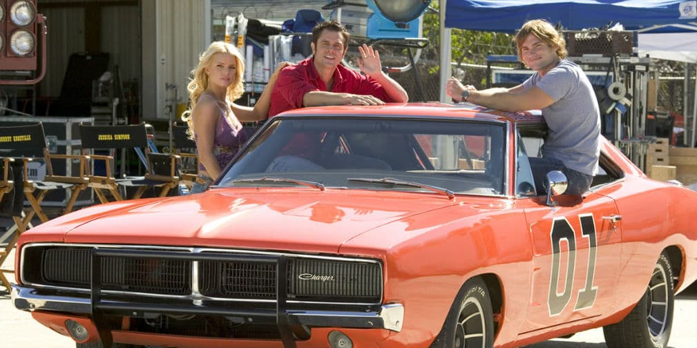 8. General Lee de Los Dukes De Hazzard: Dos primos que luchan contra la injusticia, obvio abordo de un súper coche deportivo.