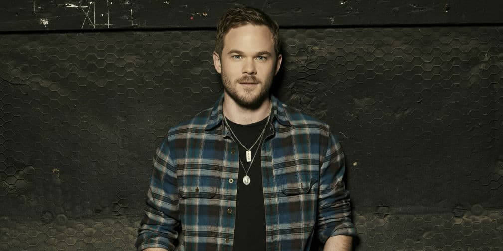 Shawn Robert Ashmore nació en Richmond, Columbia Británica; el 7 de octubre de 1979 y es un actor canadiense.
