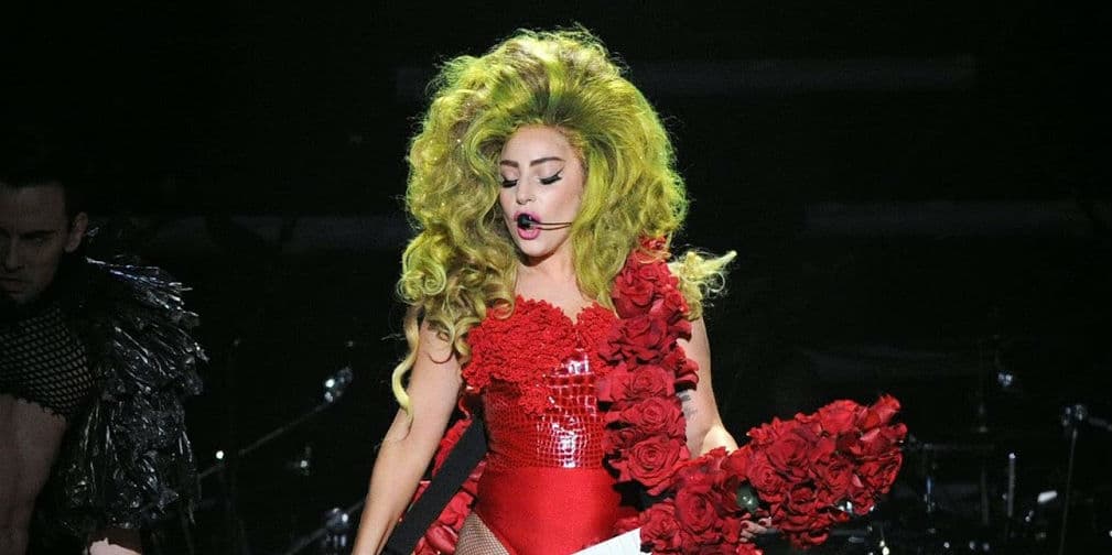 2. Lady Gaga: La cantante trabajó como bailarina de burlesque cuando tenía 19 años e intentaba hacerse un hueco en el mundo de la música.
