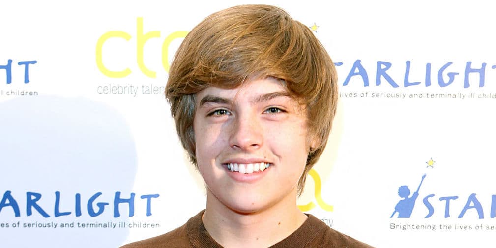 2. Dylan Sprouse: El actor infantil y la intérprete de Wrecking Ball tuvieron un breve romance en 2006.