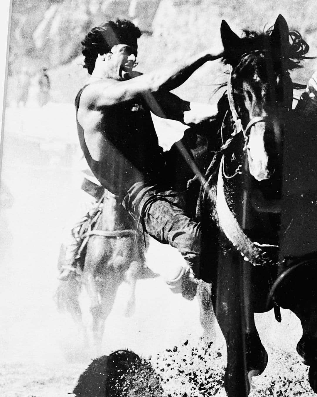 He aquí al "Semental Italiano" en una foto en la que comentó: "Aunque Rambo 3 no fue completamente bien recibida, fue la más difícil de todas. ¡Todavía extraño los días en que las acrobacias eran reales! Todo el respeto para todos los grandes dobles!" Obviamente Stallone cabalgó y lo ha hecho en otras ocasiones, como en la última cinta de este personaje.