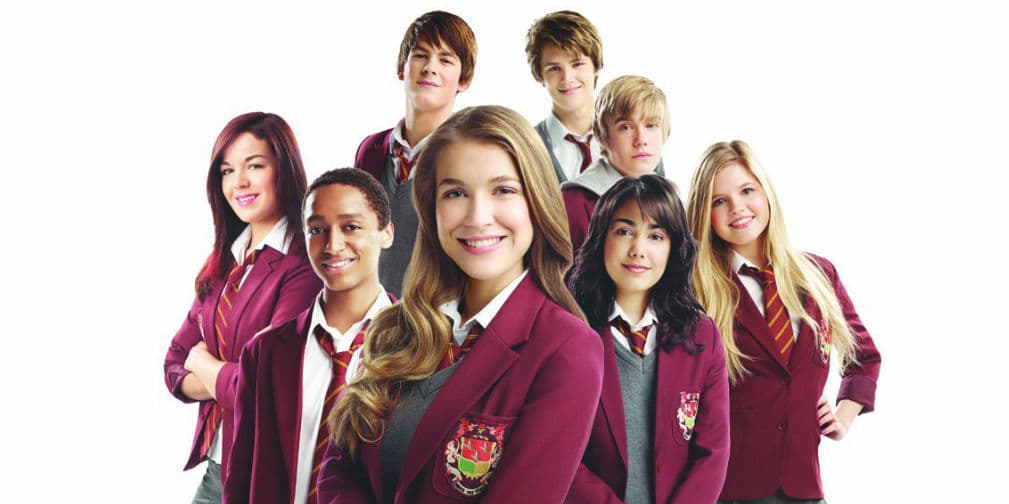 El 7 de agosto de 2012, salió a la venta el libro The Mask of Anubis (House of Anubis).