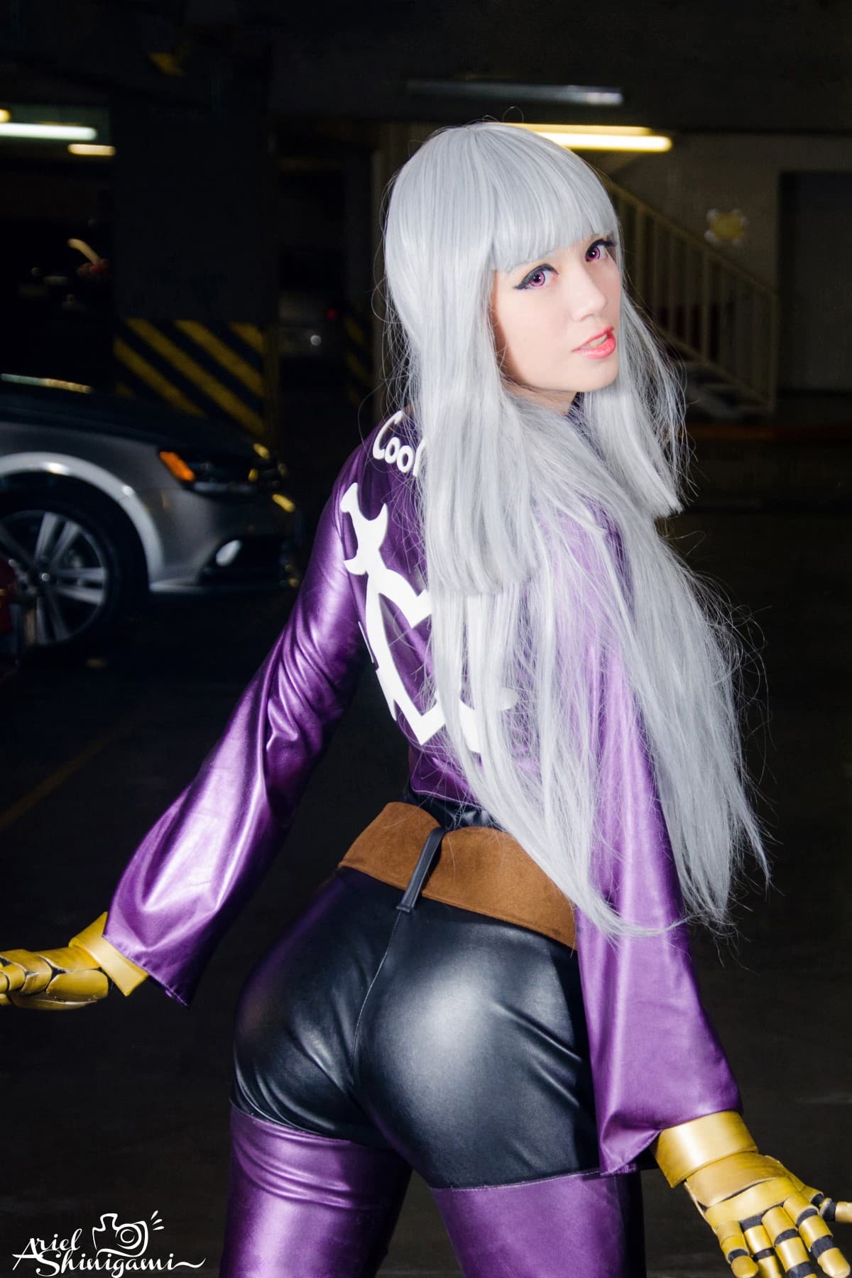 Del basquetbol saltamos a los videojuegos con este atuendo de Kula, una de las peleadoras de The King of Fighters desde el 2000. El atuendo nos recuerda un poco a las chicas de BlackPink, una de las bandas de kpop que le gustan a Momo, así como Shinee.