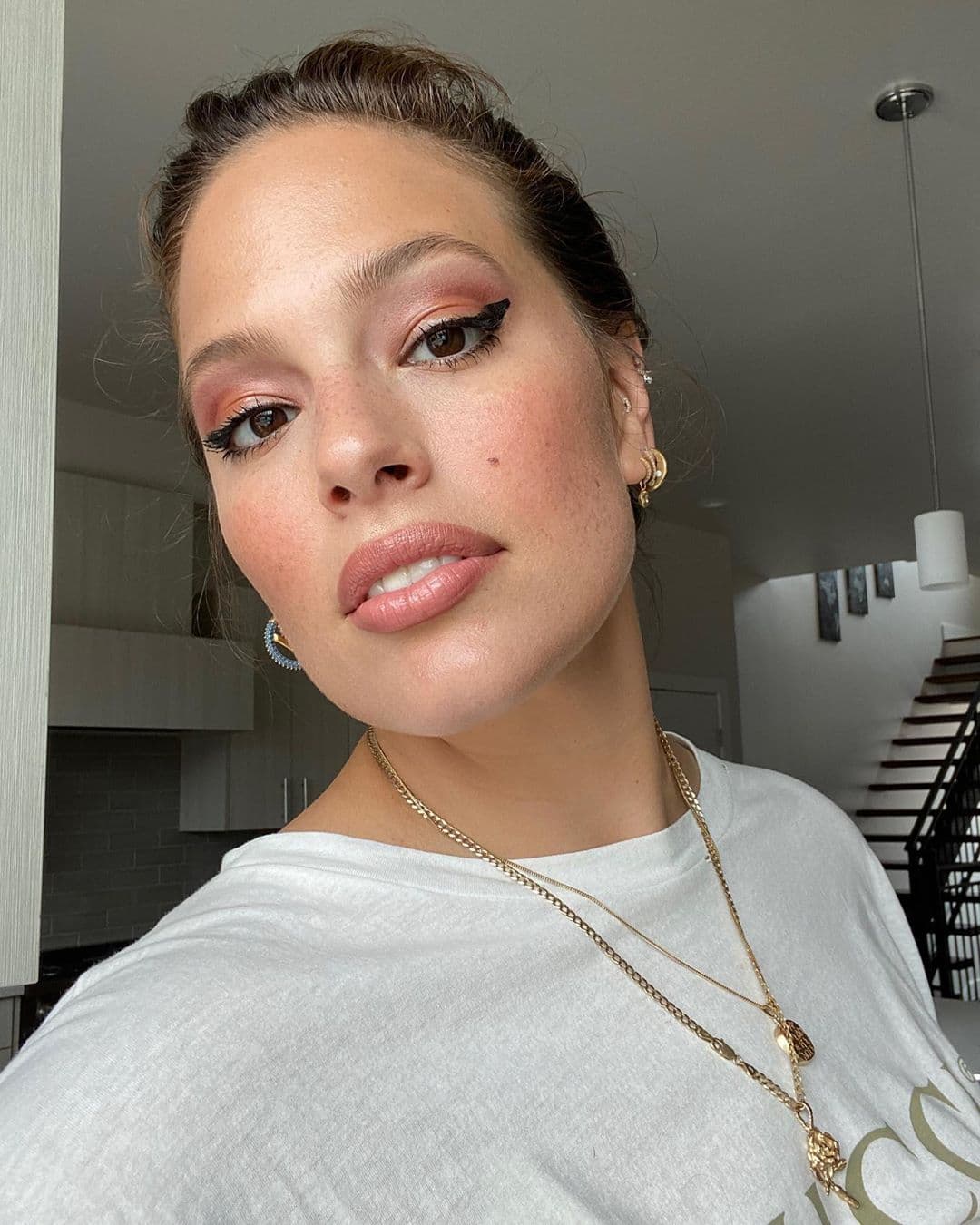 A lo largo de su carrera como modelo
<i>plus size</i>, Ashley Graham ha utilizado sus plataformas de comunicación para compartir mensajes sobre
<i>body positive </i>y la importancia de dejar de avergonzar a otros por sus cuerpos.
<br>