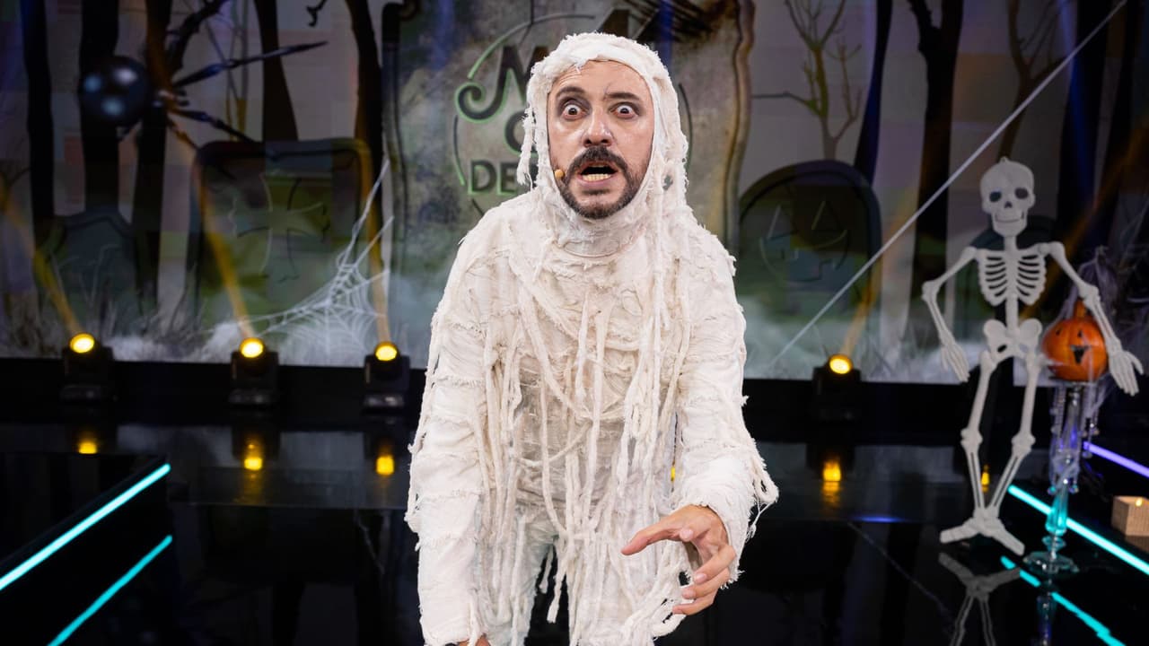 Poncho Borbolla en el especial de Halloween de Me Caigo de Risa 11