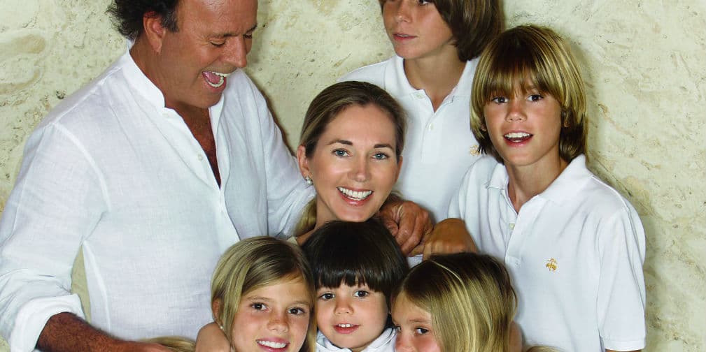 8. Julio Iglesias: Ningún famoso le hace sombra al padre de ocho hijos, fruto de dos relaciones diferentes.