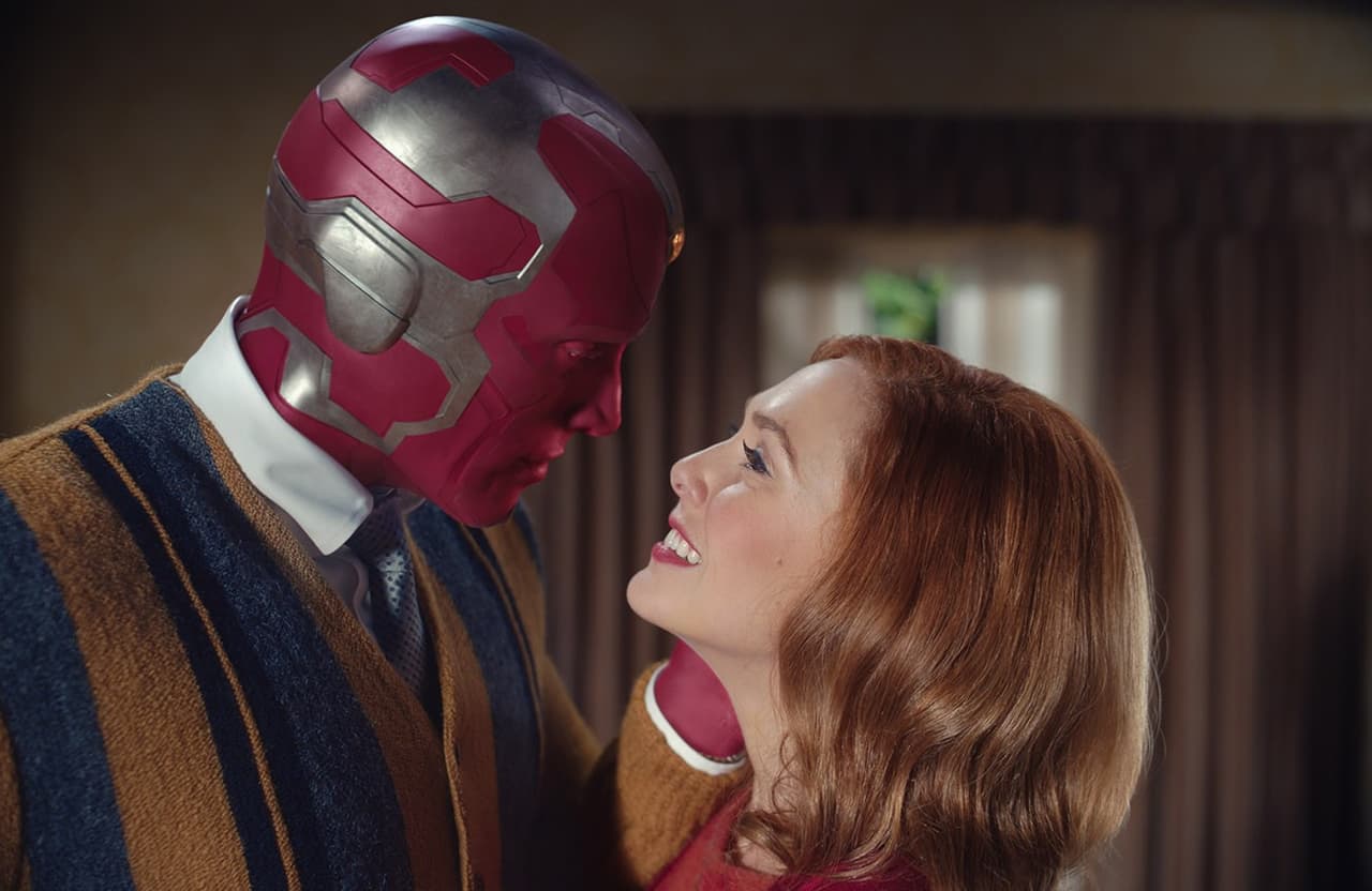 Luego de un año sin historias de Marvel, llegó a Disney WandaVisión, la serie protagonizada por Elizabeth Olsen y Paul Bettany como Wanda Maxmoff (Scarlett Witch) y Visión, respectivamente. Te dejamos unas curiosidades de esta producción para celebrar el regreso del MCU.