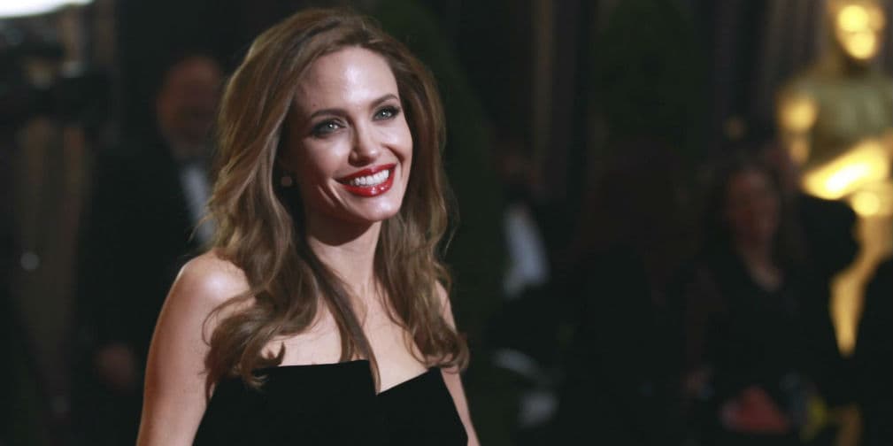 2. Angelina Jolie: Mucho se ha rumoreado acerca de la extrema delgadez que luce la mujer de Brad Pitt.